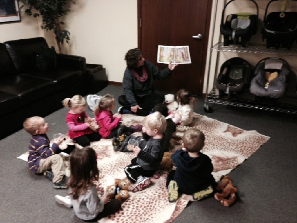 The Peacock friends had a Teddy Bear Picnic.  We brought our animal friend from home, shared the animal's name, ate Teddy Grams and listened to the book The Teddy Bear Picnic.  (We took a few photos too!)  What a fun and exciting day!